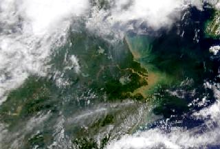 A satellite view of the delta of the Yangtze River as it discharges into the East China Sea. The sediment plume is clearly visible. Image: NOAA